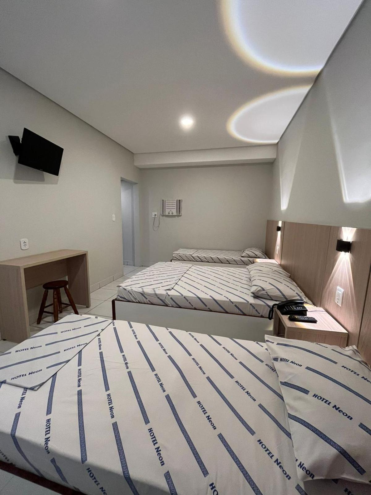 Hotel Neon - próximo a 25 de março, Bom Retiro e Brás, á 2min do mirante Sampa SKY e pista de skate Anhangabaú San Paolo Esterno foto