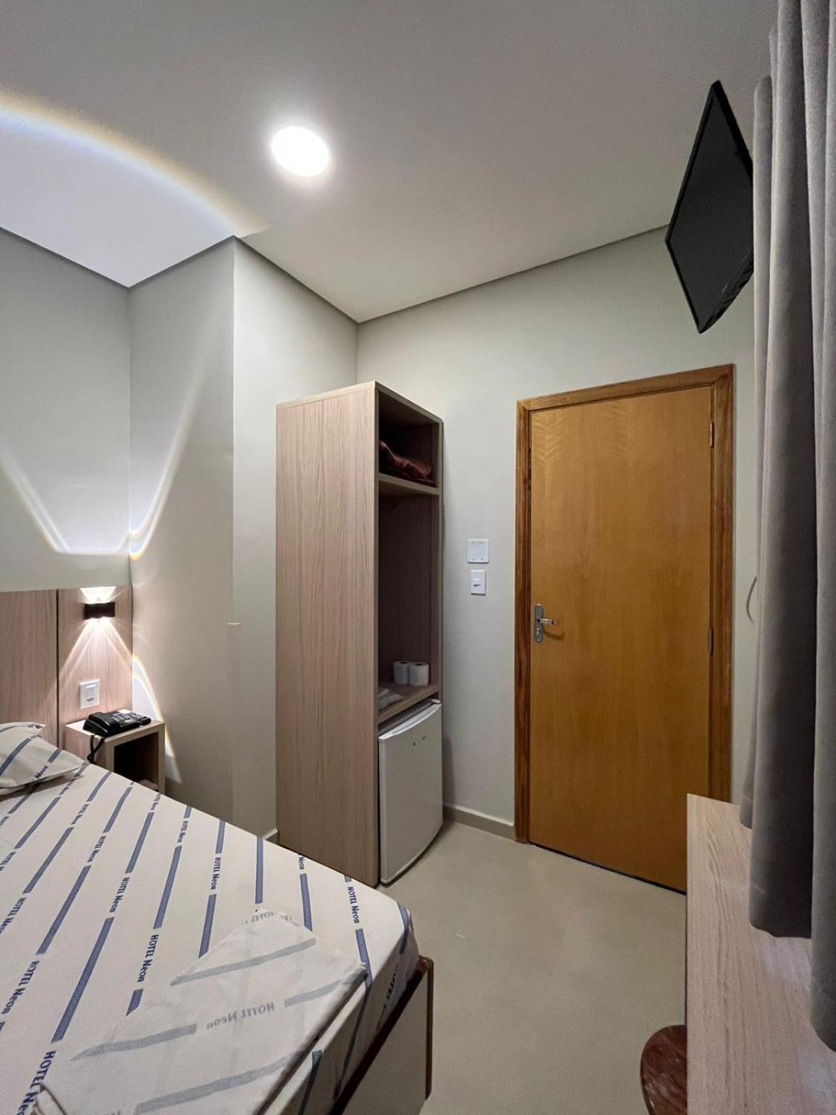 Hotel Neon - próximo a 25 de março, Bom Retiro e Brás, á 2min do mirante Sampa SKY e pista de skate Anhangabaú San Paolo Esterno foto