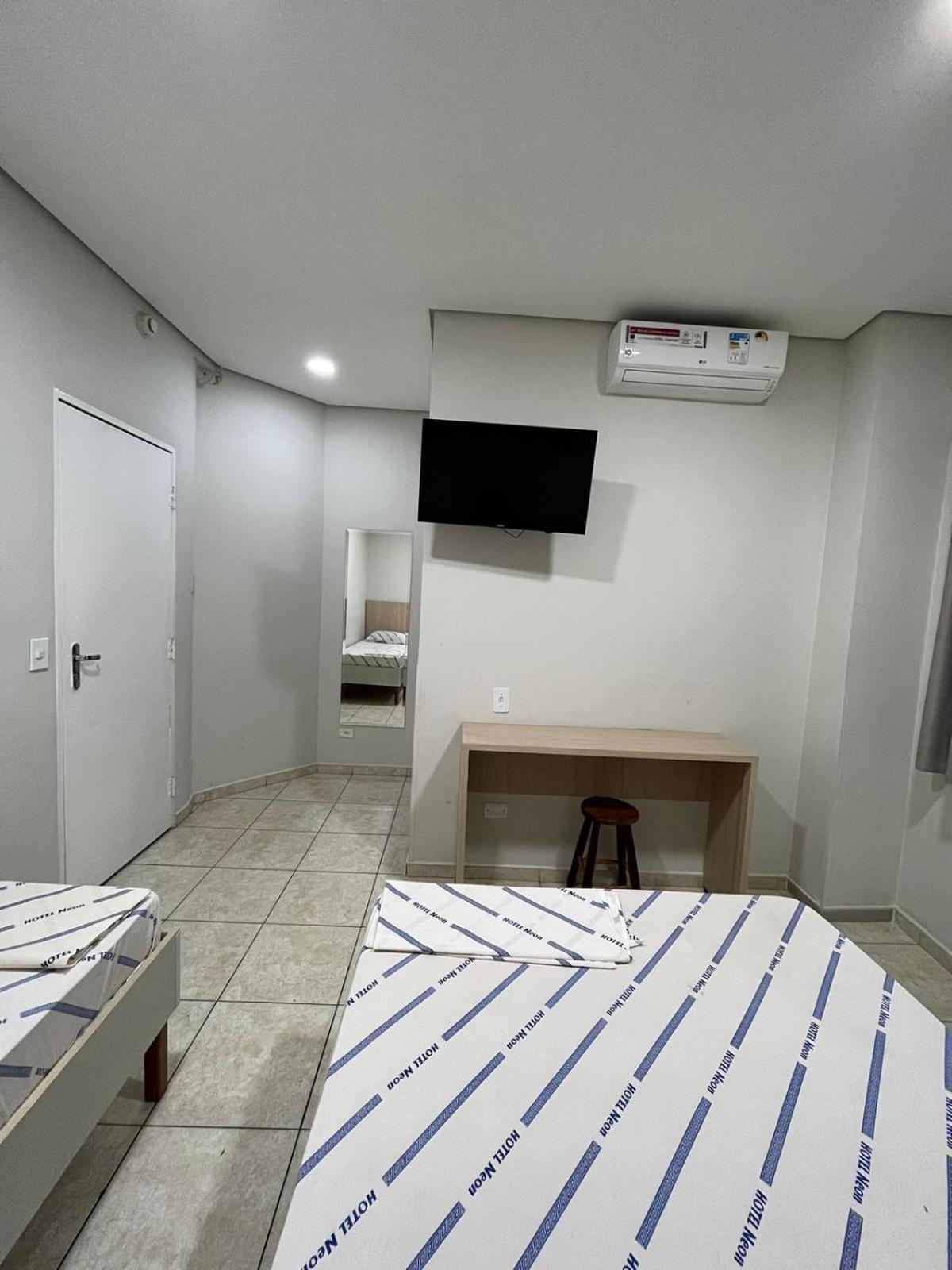 Hotel Neon - próximo a 25 de março, Bom Retiro e Brás, á 2min do mirante Sampa SKY e pista de skate Anhangabaú San Paolo Esterno foto