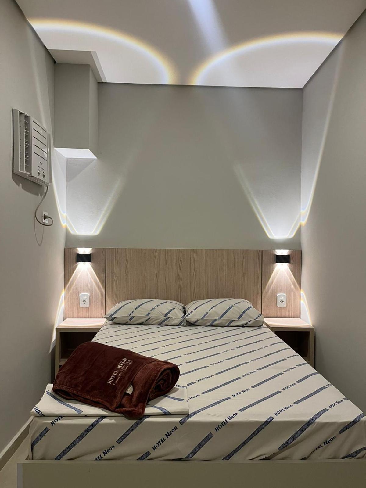 Hotel Neon - próximo a 25 de março, Bom Retiro e Brás, á 2min do mirante Sampa SKY e pista de skate Anhangabaú San Paolo Esterno foto